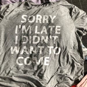 sorry i’m late gray tee